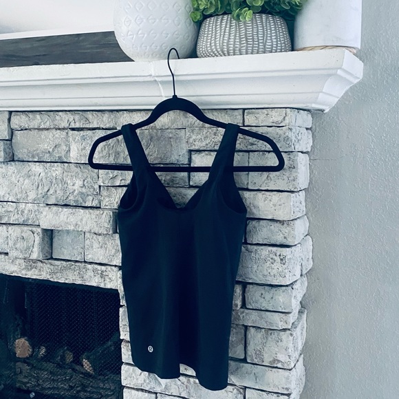 Lululemon Black Contour Tank Top Size 2 - Picture 15 of 15